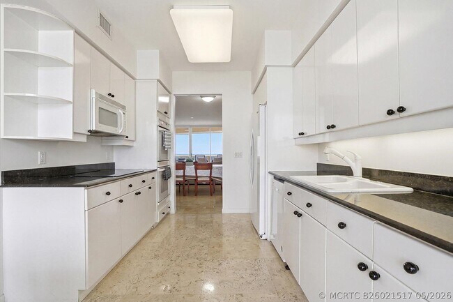 Building Photo - 3100 N Ocean Blvd