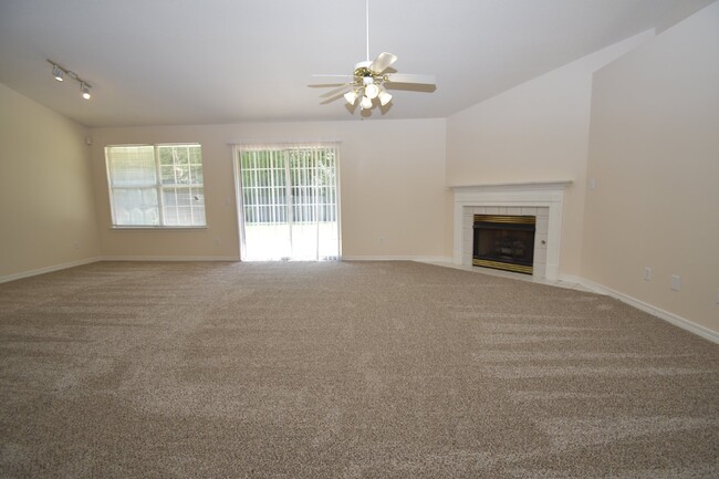 Building Photo - Spacious 3BR Home Near NAS Pensacola & Per...