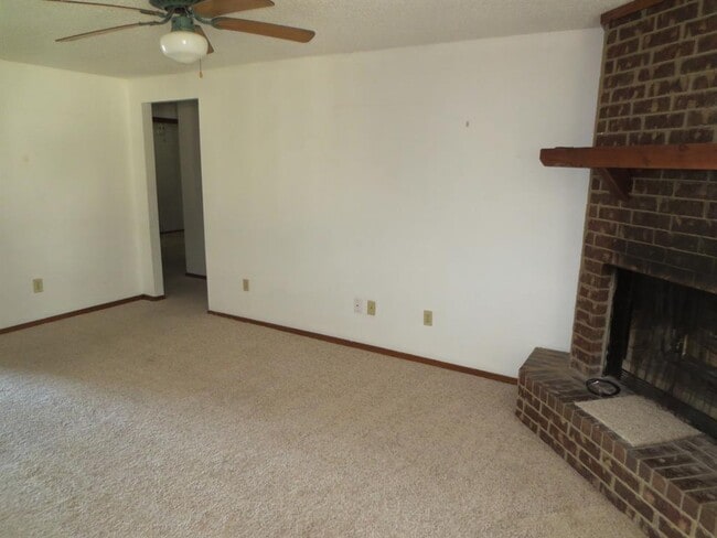 Building Photo - 8421 Bigwood Dr