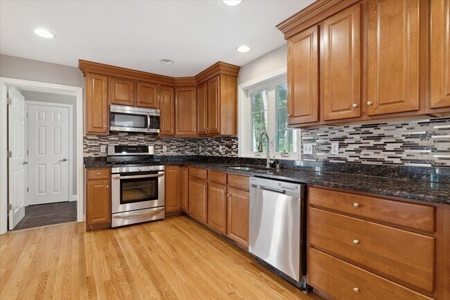 Building Photo - 19 Benjamin Ln