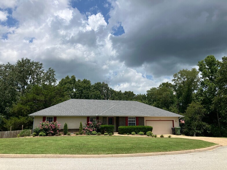 Building Photo - 1503 E Twin Lakes Dr