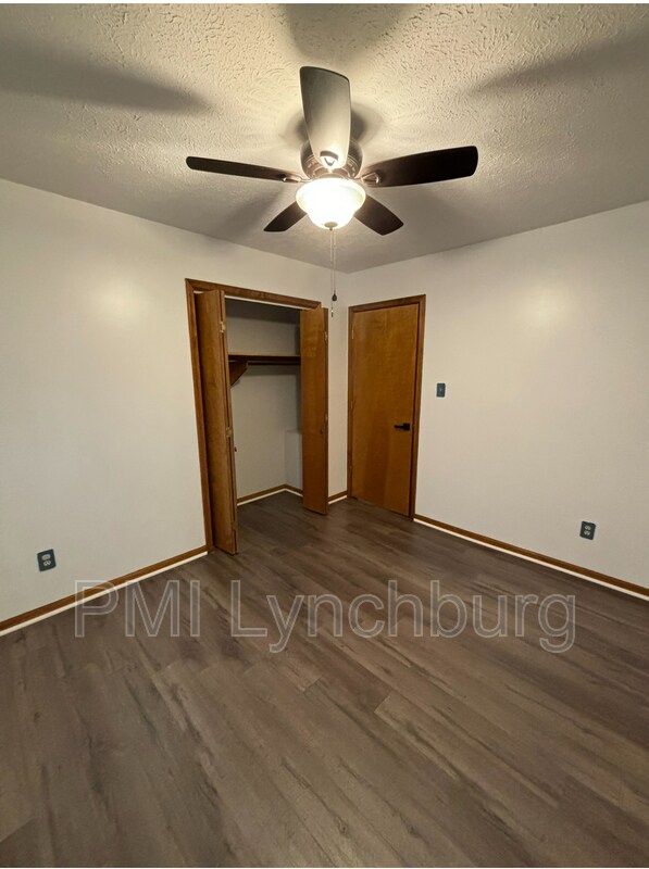 Building Photo - 107 Mountainview Dr