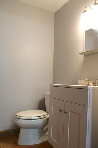 Building Photo - 2 Clark St