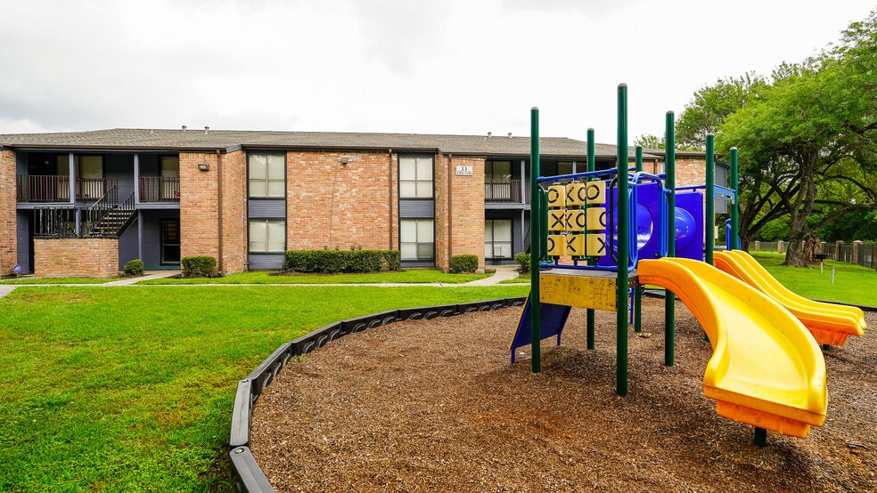 Building Photo - Huntington at Stonefield
