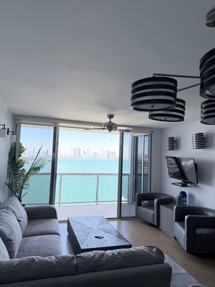 Building Photo - 1900 Purdy Ave