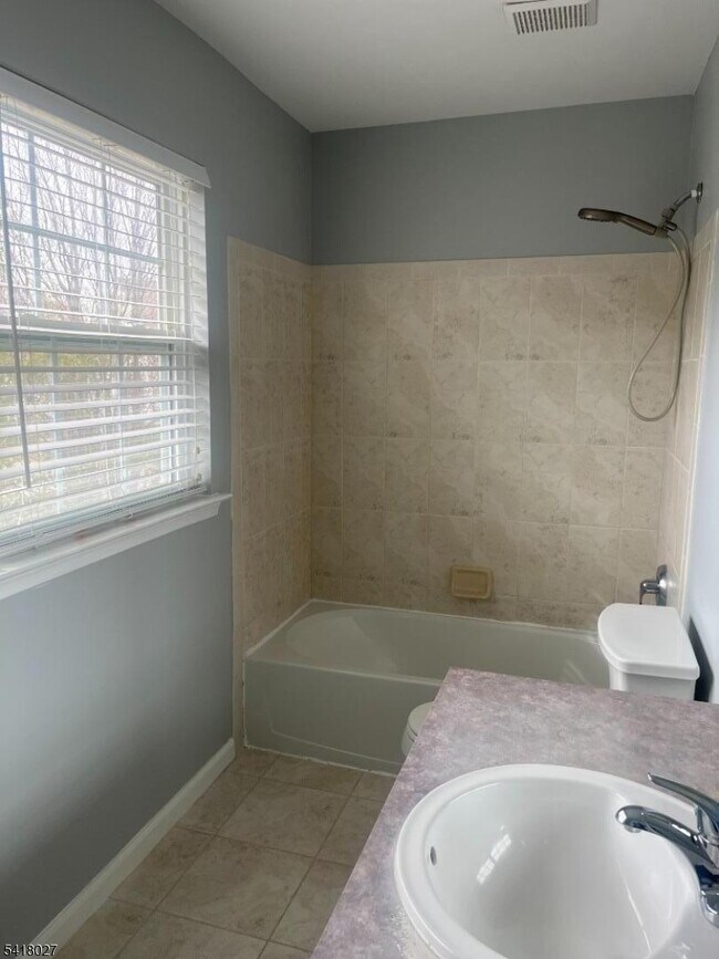 Building Photo - 227 Winding Hill Dr