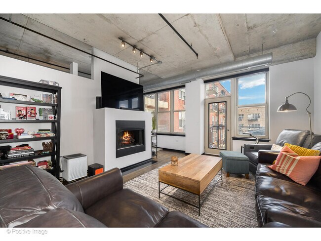 Building Photo - 6 S Laflin St