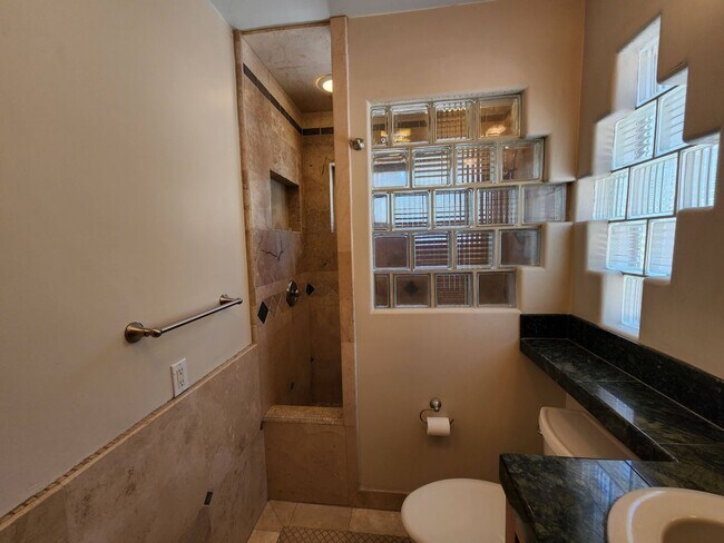 Building Photo - 252 - Yaho Duplex