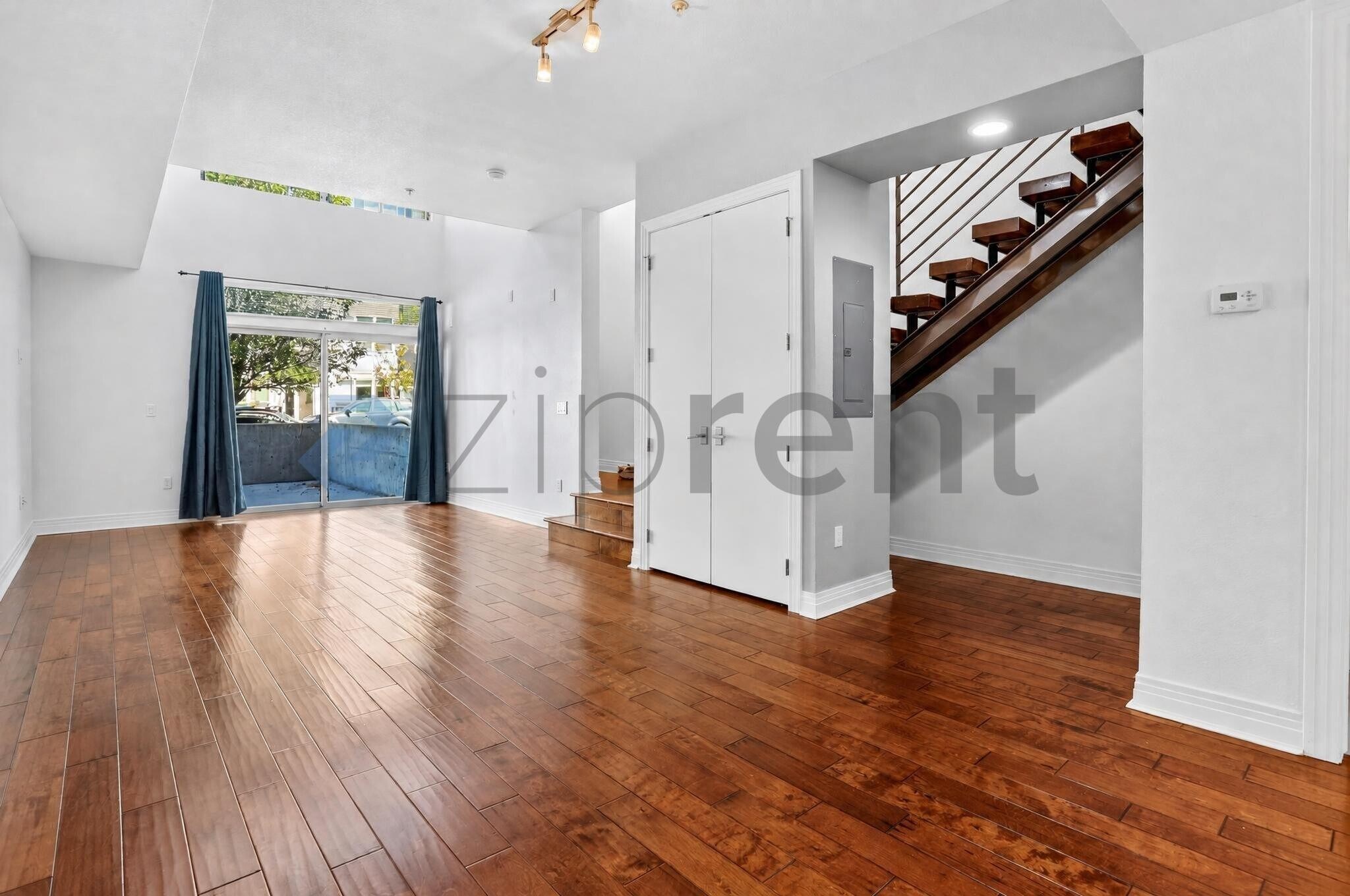 Building Photo - Unit 101