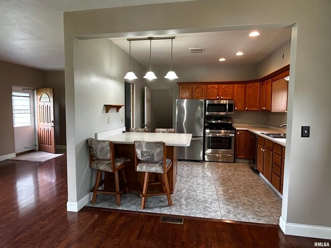 Building Photo - 2114 W Westbrook Dr