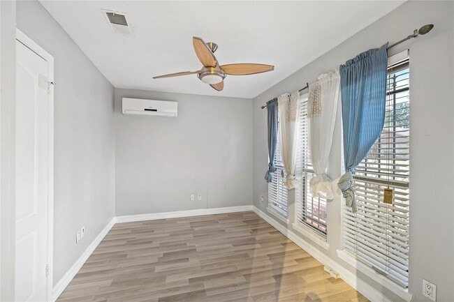 Building Photo - 3850 Westmeadow Dr