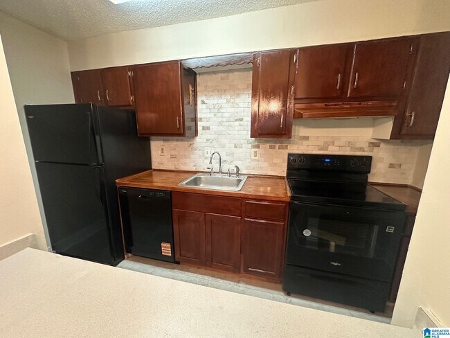 Building Photo - 412 Skyview Dr