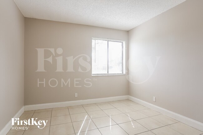 Building Photo - 1013 SW 49th Ave