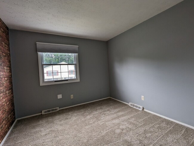 Building Photo - Cozy 2BR, 1 BA Townhome in Aurora!