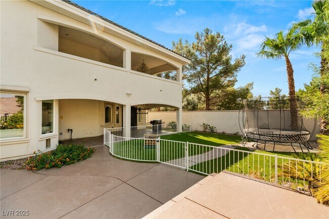 Building Photo - 2272 Coral Ridge Ave