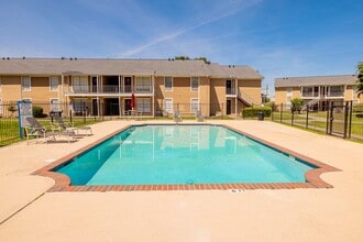 Building Photo - The Park at Vittoria
