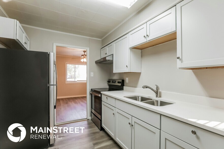 Building Photo - 2307 NE 59th St