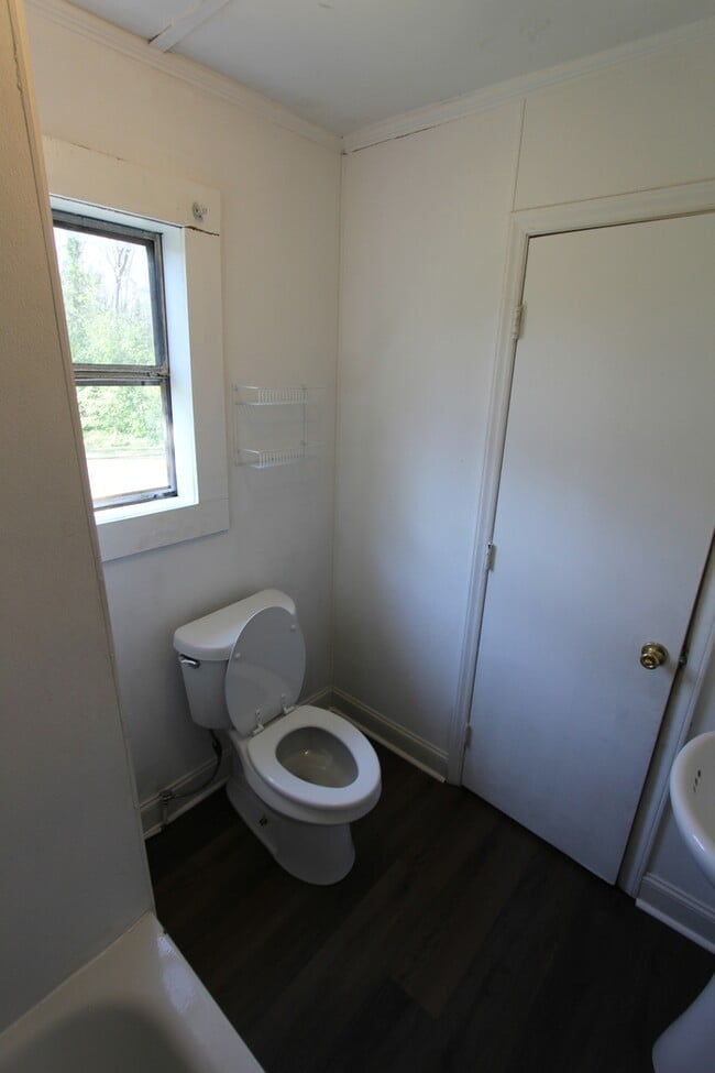 Building Photo - 1122 Haynes St