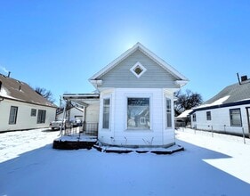 Building Photo - 3 Bed, 2 Bath Bungalow
