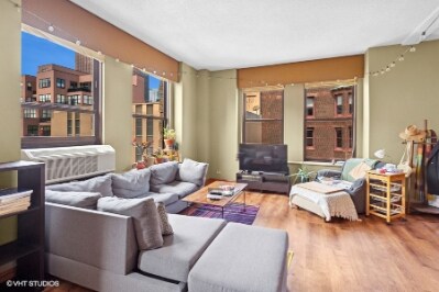 Primary Photo - 600 S Dearborn St