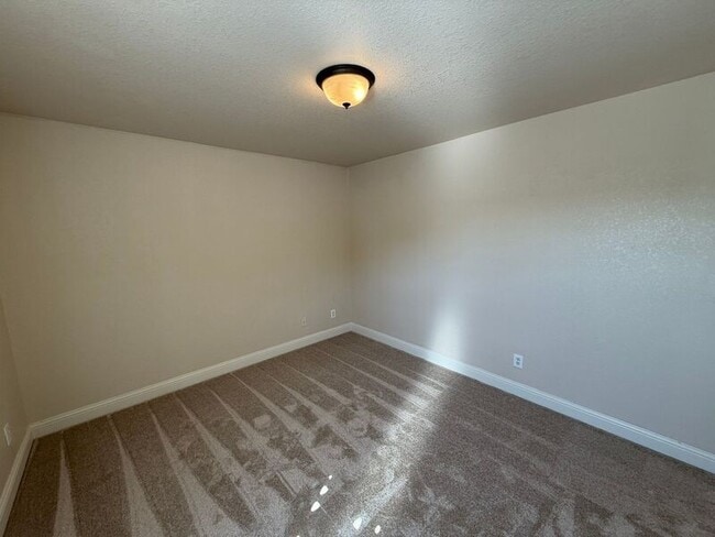 Building Photo - 1690 Titan Dr NW