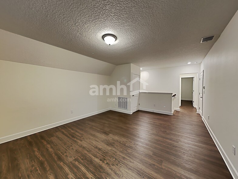 Building Photo - 803 Rocking Chair Ln