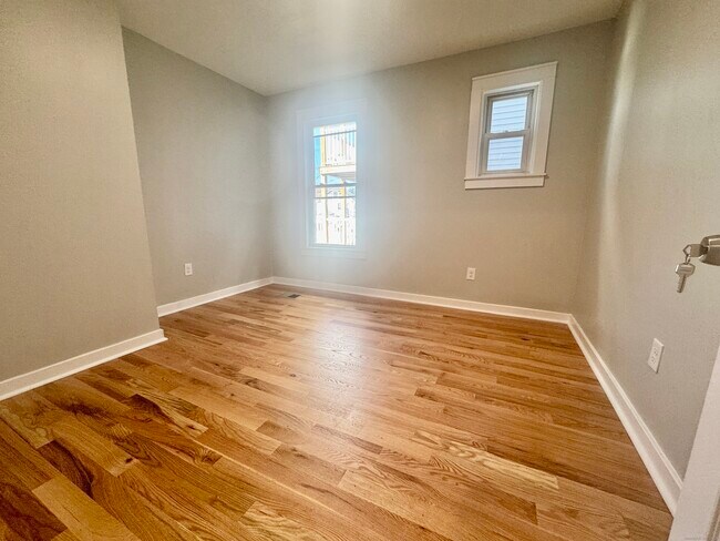 Building Photo - 109 Churchill St