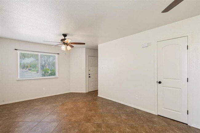 Building Photo - 111 Rhonda St