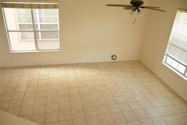 Building Photo - 112 Sandstone Dr