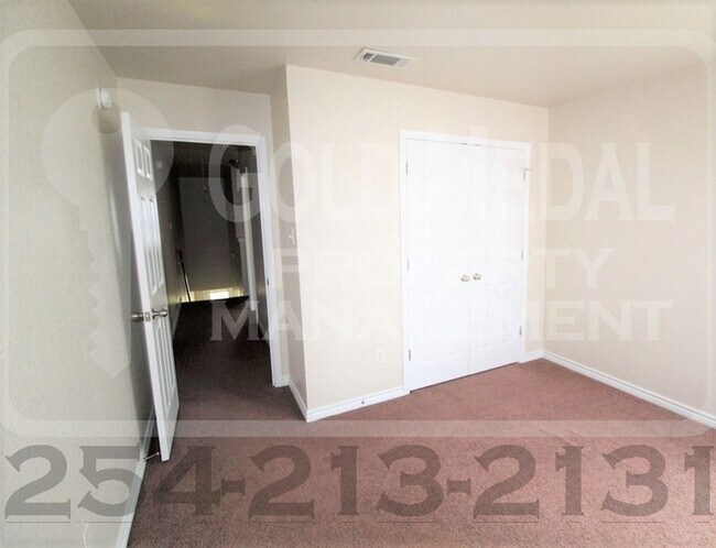 Building Photo - 4008 Cambridge Dr