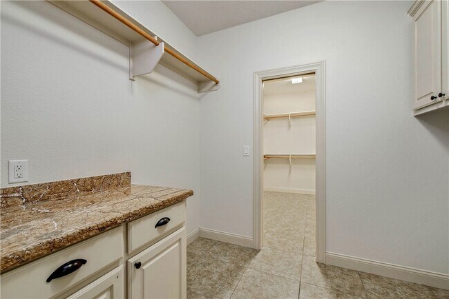 Building Photo - 15701 Timber Creek Ln