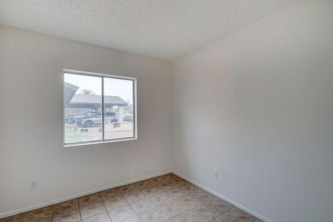 Building Photo - COMING SOON! 4 Bedroom 2 Bath Home in Phoenix!