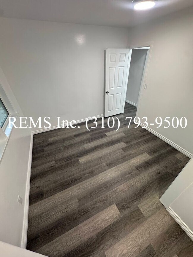 Building Photo - LFI02