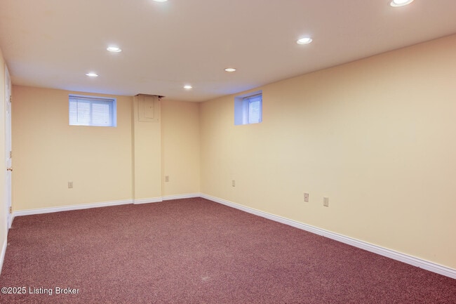 Building Photo - 442 Bauer Ave