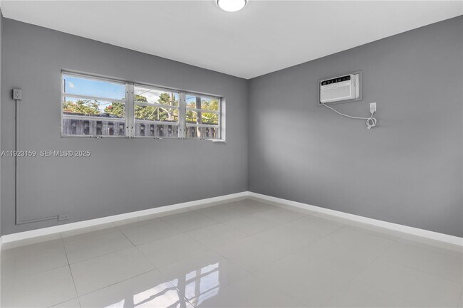 Building Photo - 2221 SW 13th St