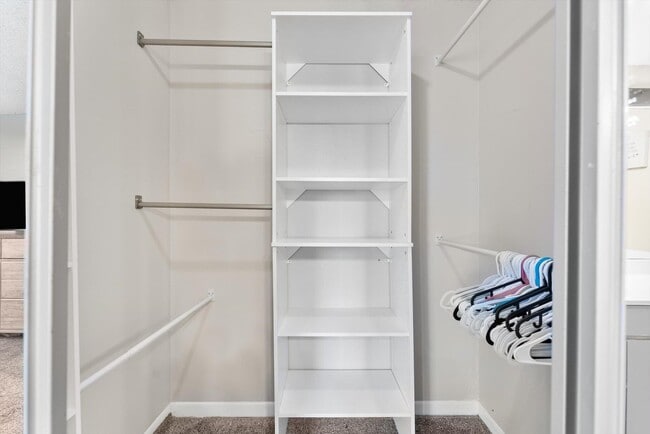 Building Photo - 3750 Victoria Dr