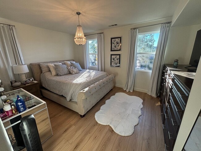 Building Photo - Beautiful 3-Bedroom Home with Loft and Ful...