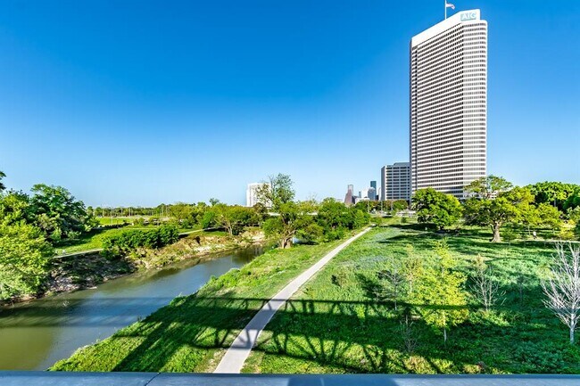 Miles Of Hike & Bike Trails Along Buffalo Bayou - 643 Hartman St