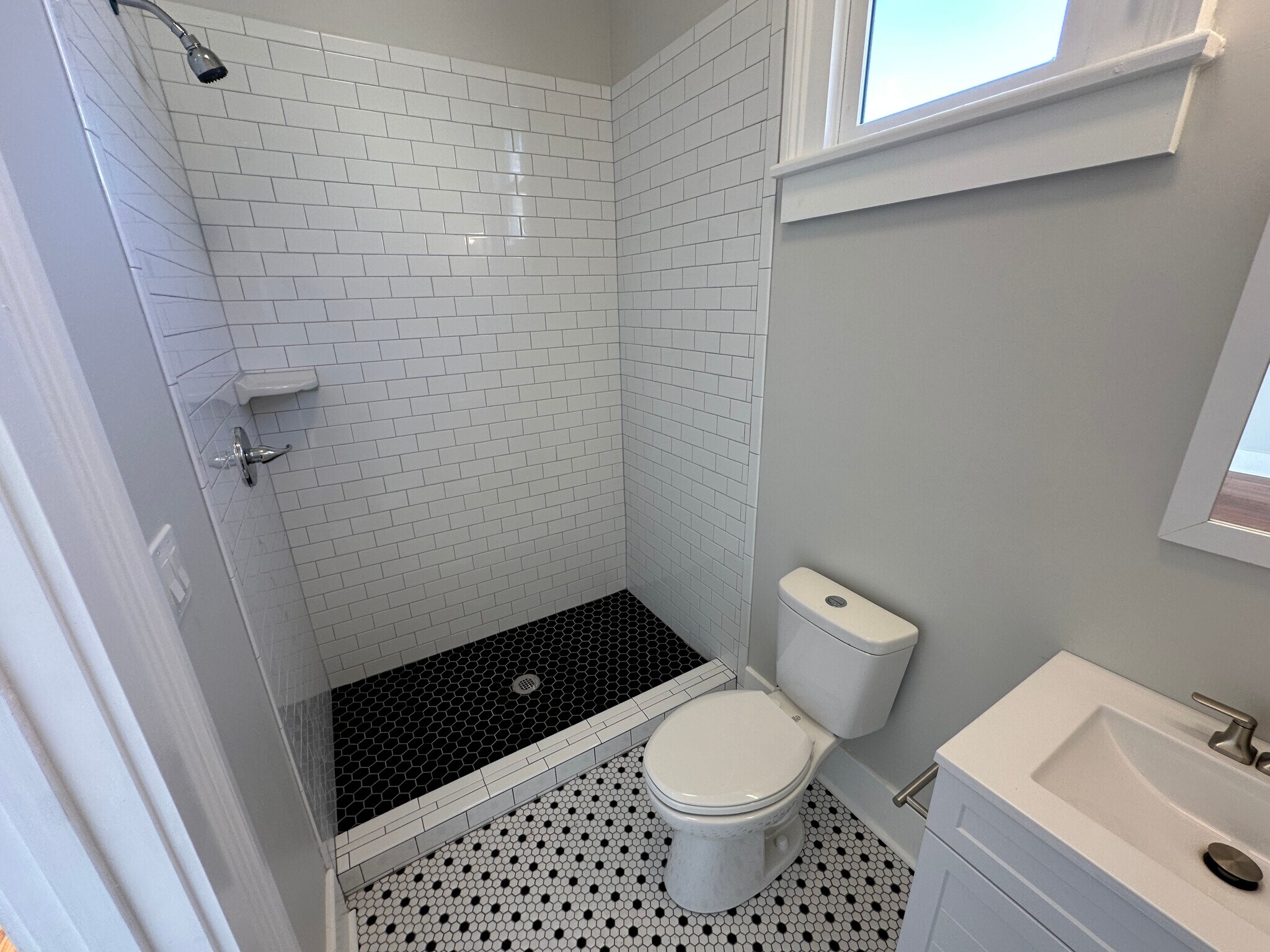 Bathroom #2 (Ensuite with Back Bedroom) - 5520 Loyola Ave