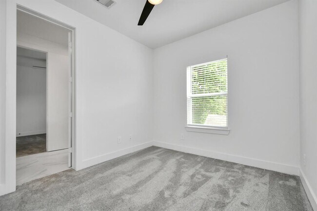 Building Photo - 849 Mansfield St