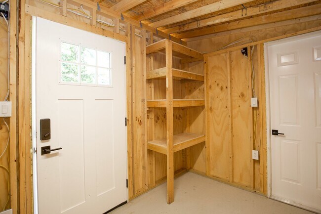 Building Photo - "Spacious and Inviting 2620 sq. ft. Home i...