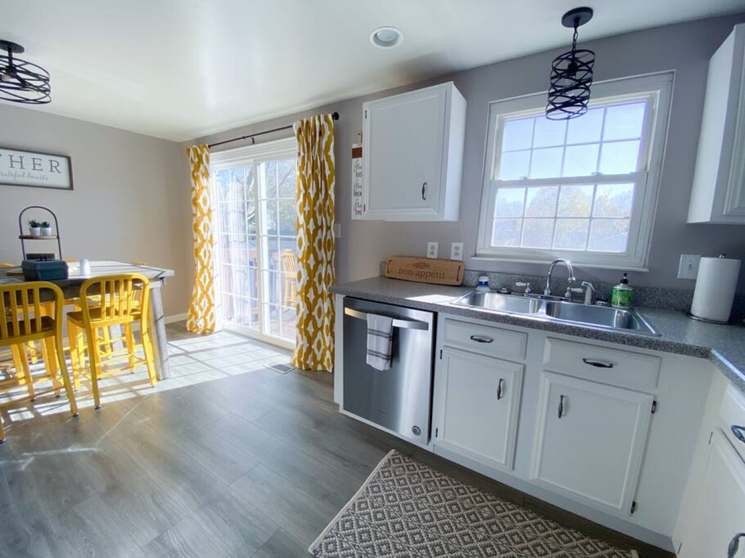 Building Photo - 11423-11425 5 Cedars Rd