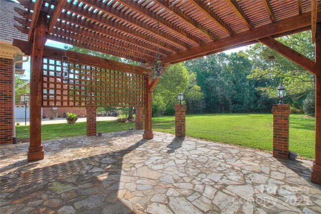 Building Photo - 1222 Weddington Hills Dr