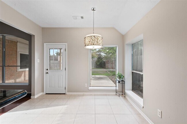 Building Photo - 10326 N Laurel Branch Dr