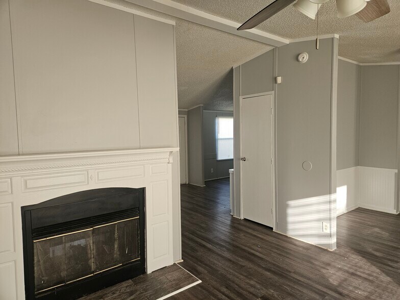 Building Photo - 41 Lynnwood Cir