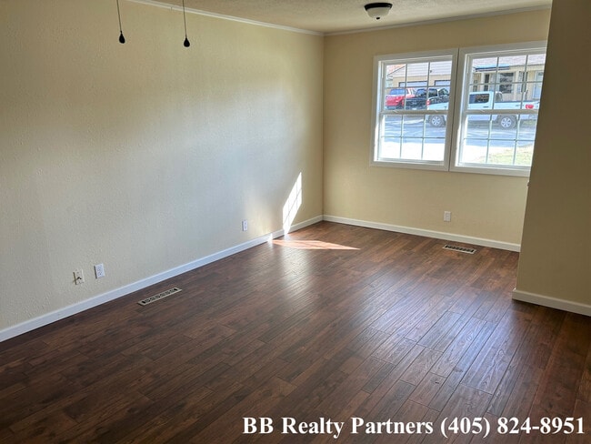 Building Photo - 2718 S Richmond Ave