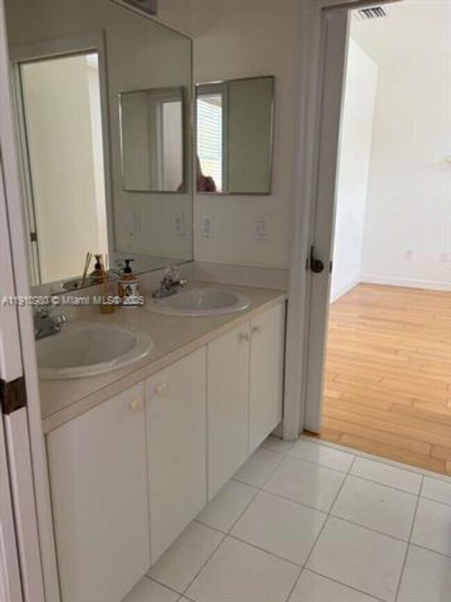 Building Photo - 8666 NW 114th Ave