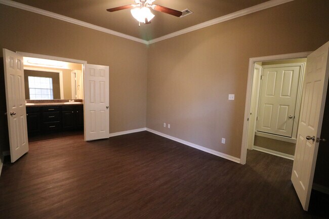 Building Photo - 3009 Breton St