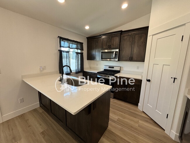 Building Photo - 4403 E Hatch Holw Ln