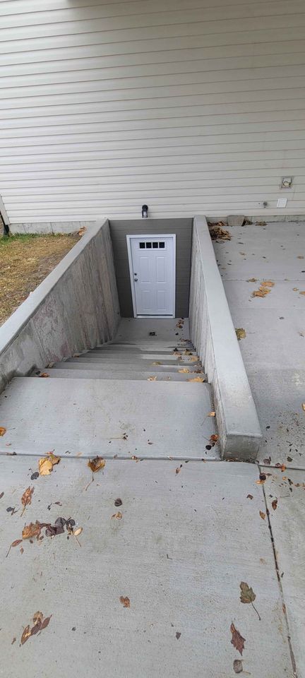 Building Photo - 6790 Greenfield Ln